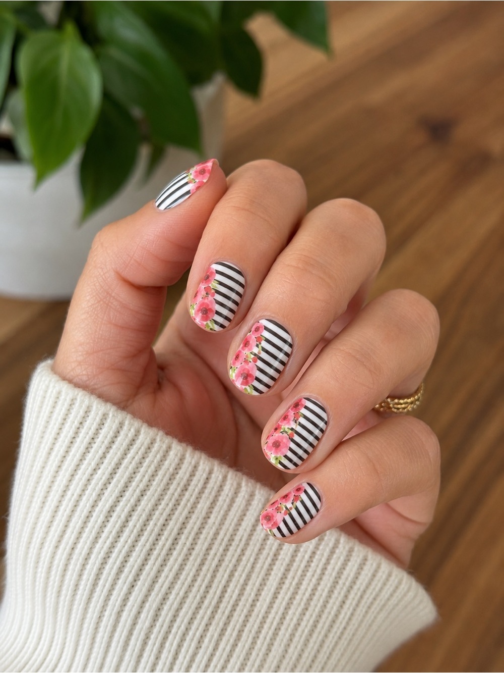 Jamberry Vertical Garden Nail Wraps